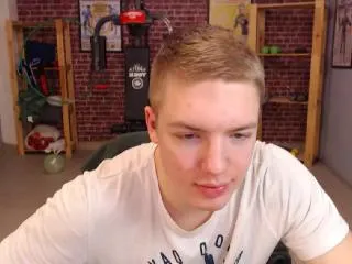 Chat with LeonMuscleBoy